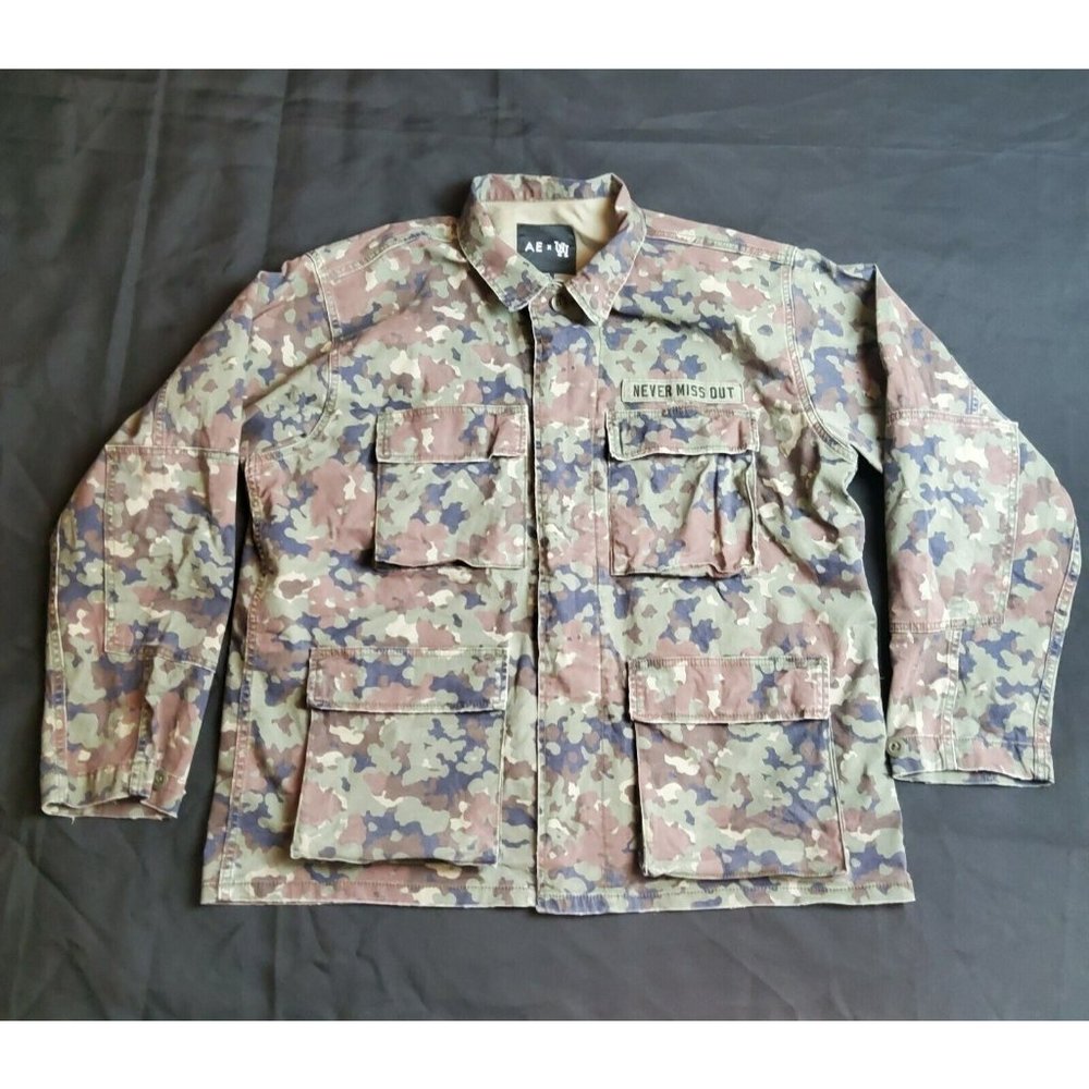 American Eagle Urban Necessities AExUN Collab Green Camo Jacket Size Large